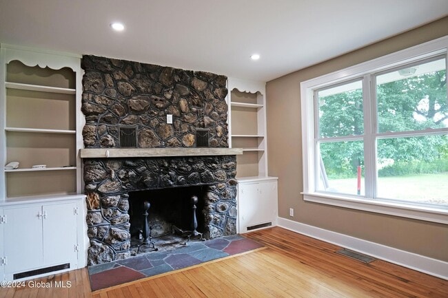 Building Photo - 1220 Ferry Rd