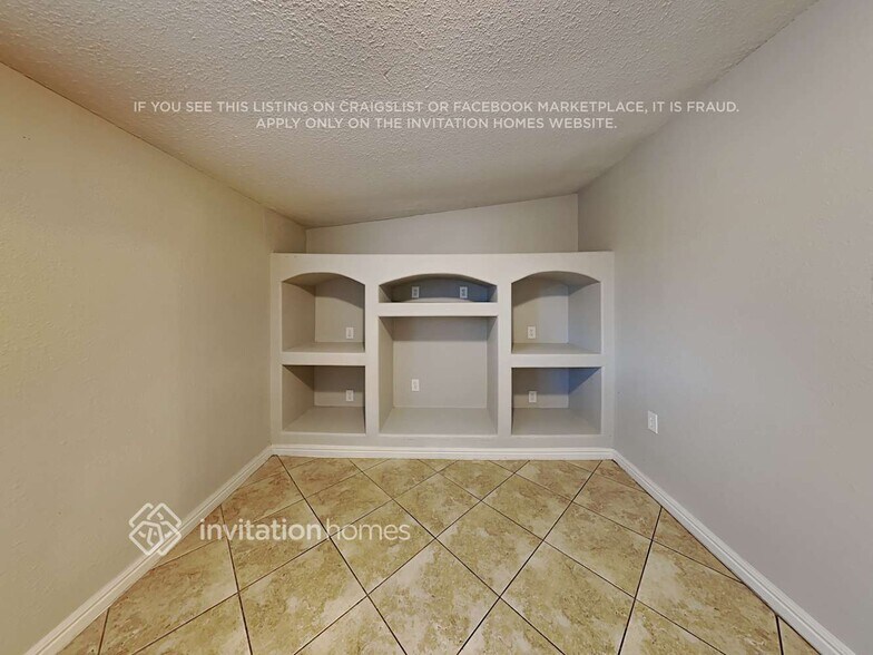 Building Photo - 6008 N 61st Dr