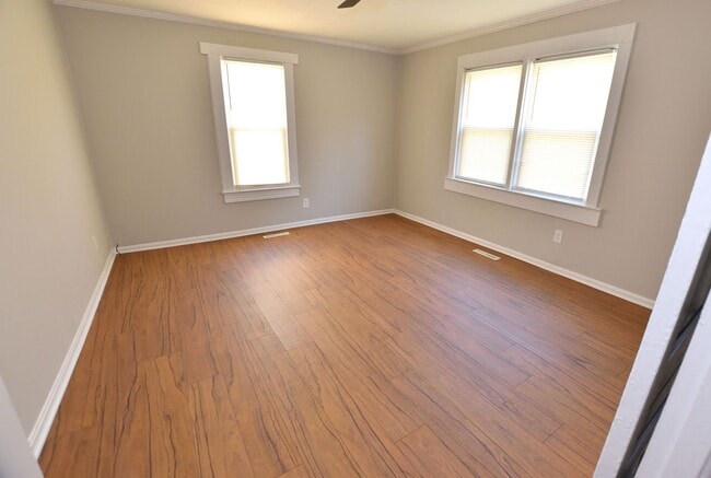 Building Photo - 734 Park Ave