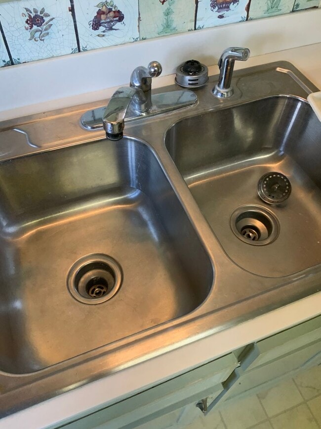 Building Photo - 200 Sunset Dr