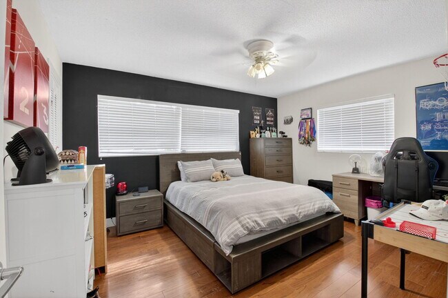 Building Photo - 1010 SW 2nd St