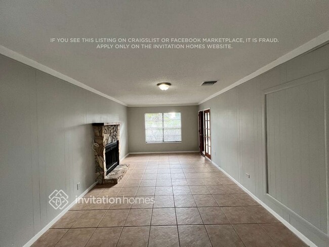 Building Photo - 621 NE Helicon Ln