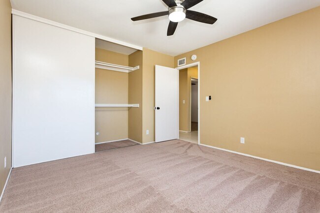 Building Photo - Traditional Home in North Fletcher Hills!