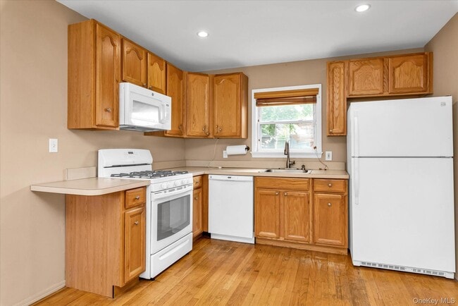 Building Photo - 13 7th St