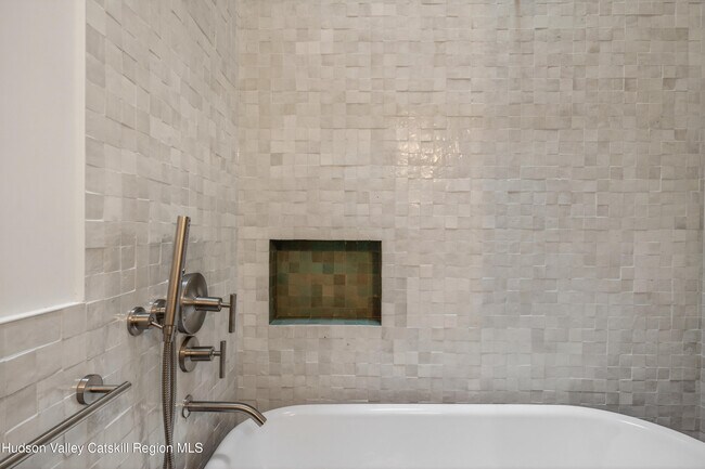 Building Photo - 316 Wall St