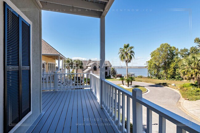 Building Photo - Charming 3-Level Home with Water Access in Daphne, AL