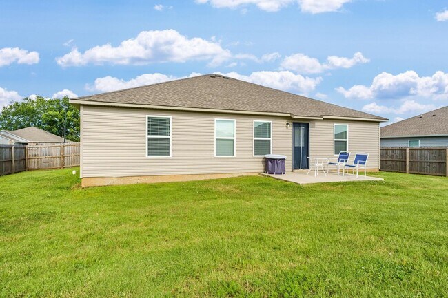 Building Photo - Modern Living in Pea Ridge | Open Layout +...