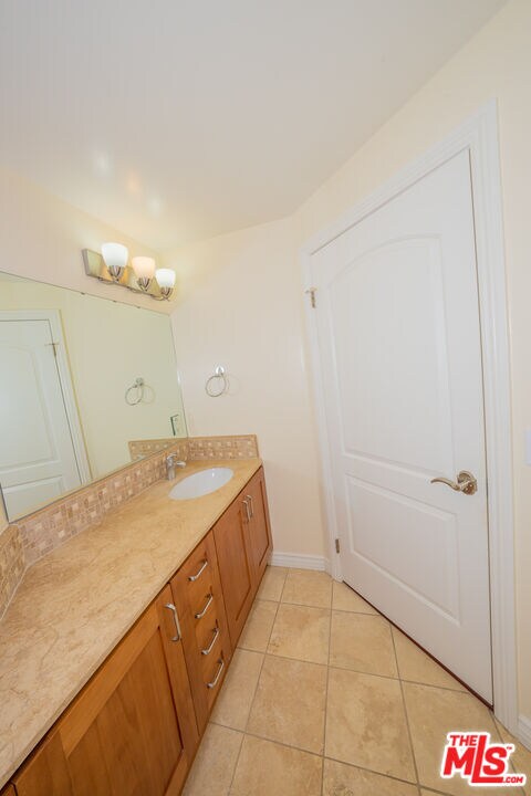 Building Photo - 626 E Orange Grove Ave