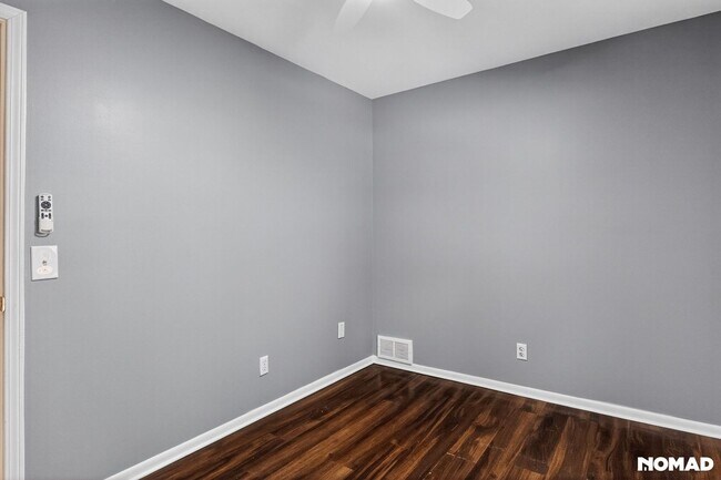 Building Photo - 215 N Pine St