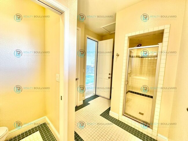 Building Photo - “Luxury Living in Skyline: 4 Bedroom 4 Bat...