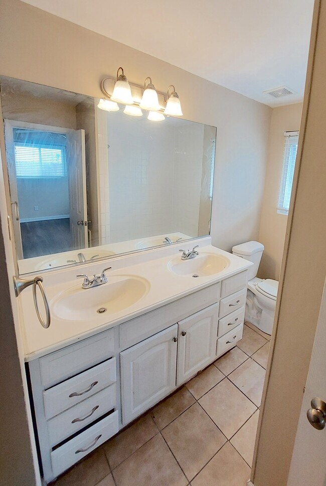 Building Photo - 329 Bernice Pl