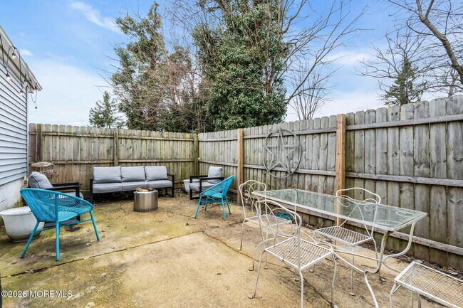 Building Photo - 1227 Bay Ave