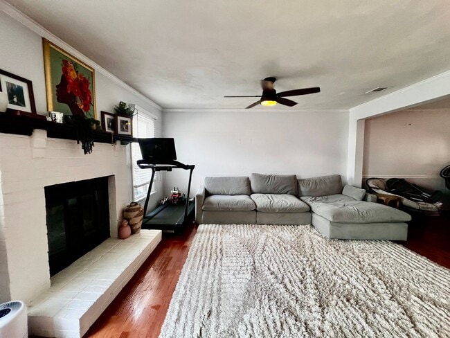 Building Photo - Come see this gorgeous townhouse in the desirable Ocean Lakes community!