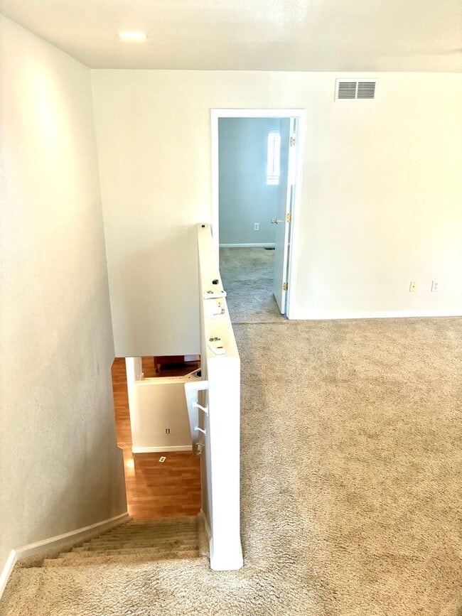 Building Photo - 3 Bedroom, 2.5 Bath Townhome with 2 Car At...