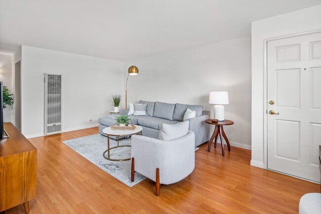 Building Photo - Bungalow In Huntington Beach