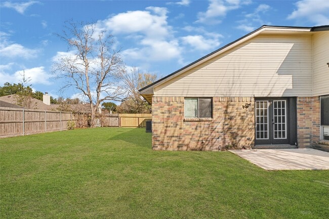 Building Photo - 6507 New World Dr