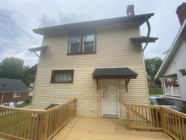 Building Photo - 1008 Lusitania Ave