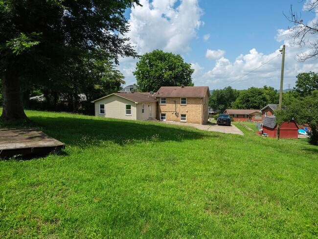 Building Photo - MOVE IN SPECIAL for: 3 Bedroom House Avail...