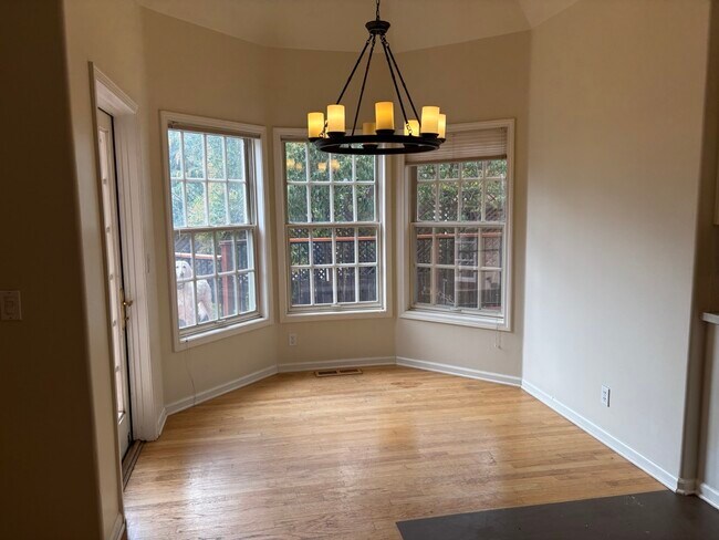 Building Photo - 740 Oak Crest Cir