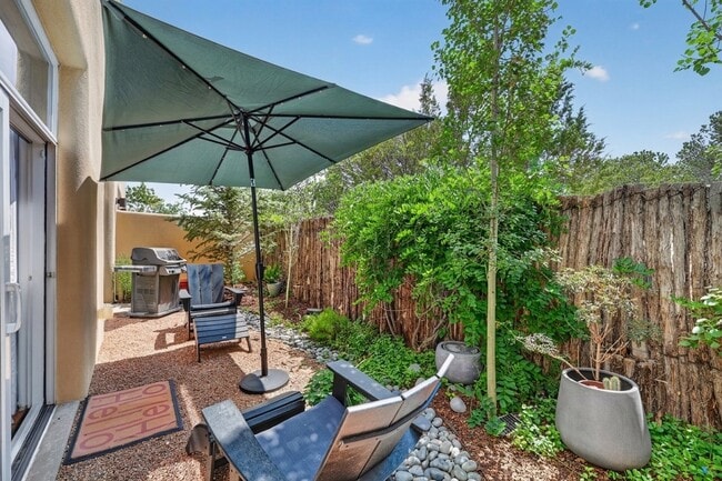 Building Photo - 753 Viento Cir