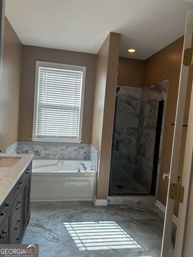 Building Photo - 124 Cottesford Dr SW