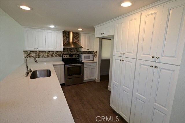 Building Photo - 9550 Avenida Monterey
