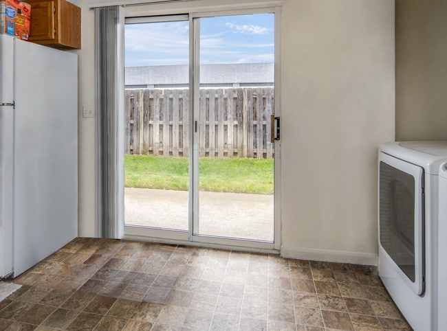 Allison Pointe apartments — community photo - Allison Pointe