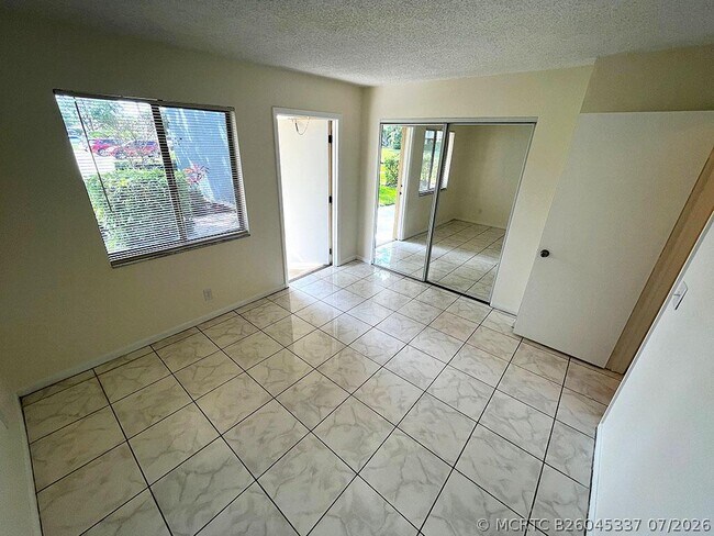 Building Photo - 2828 Tennis Club Dr