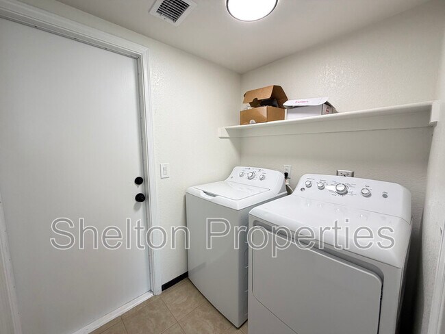 Building Photo - 5239 N 78th Dr