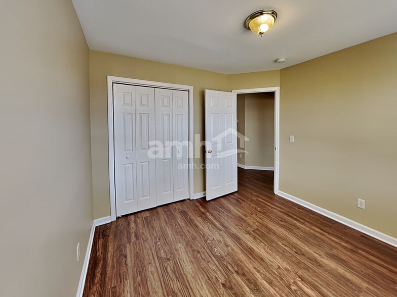 Building Photo - 2824 Candlewicke Dr