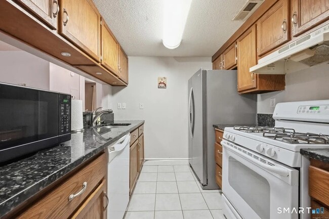 Building Photo - 46 Little Oak Ln