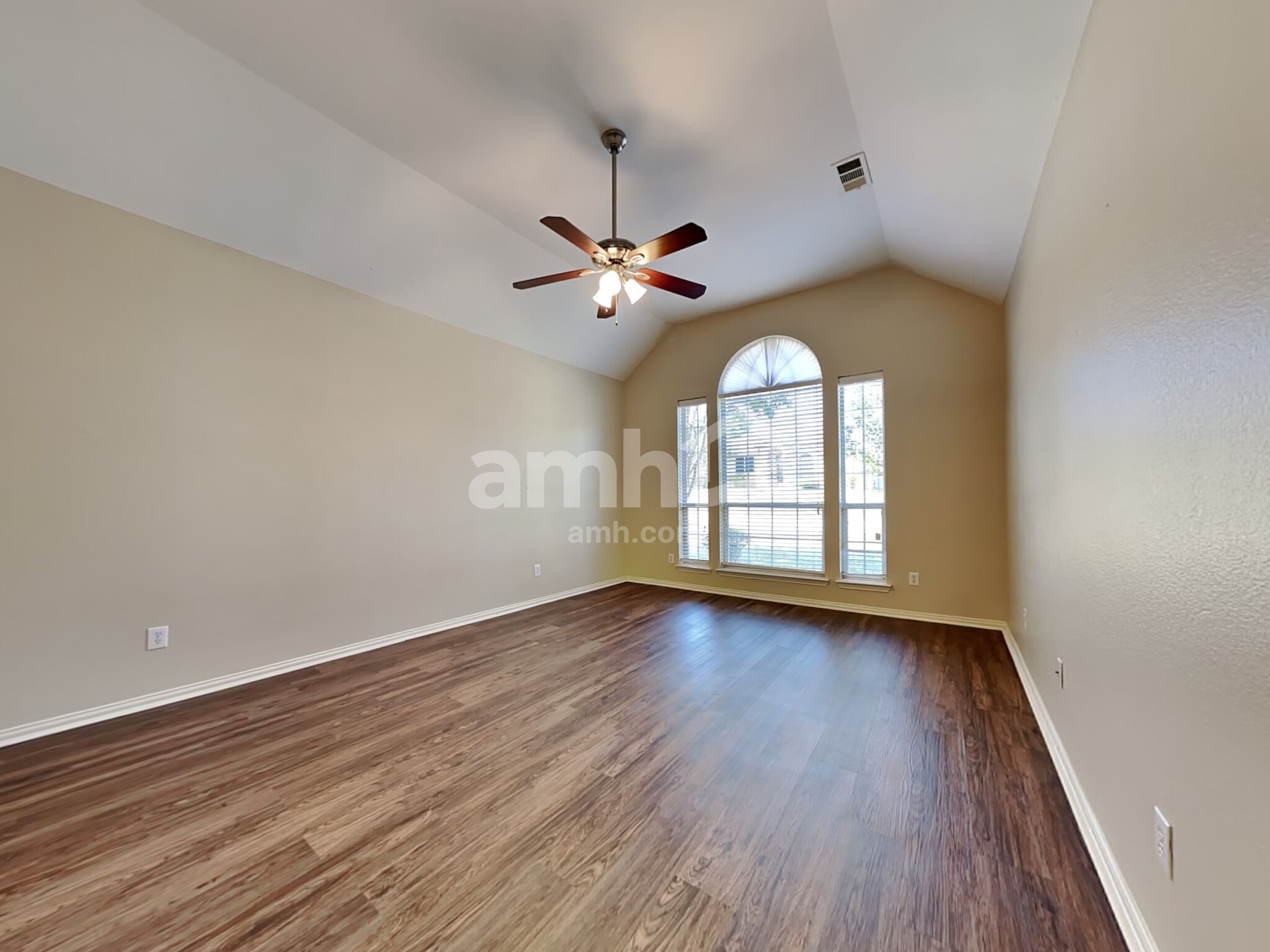 Building Photo - 1506 Holveck Dr