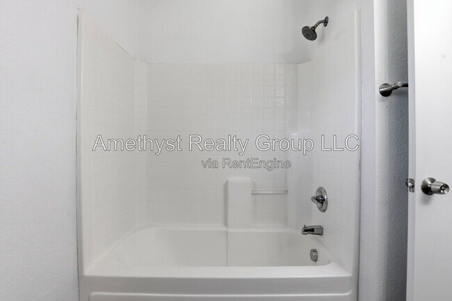 Building Photo - 5931 W Albeniz Pl
