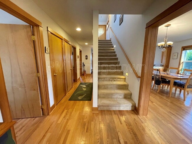 Building Photo - 4834 SE Kelly St