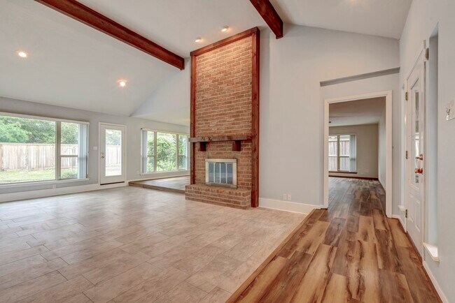 Building Photo - 17 Wishbonebush Rd