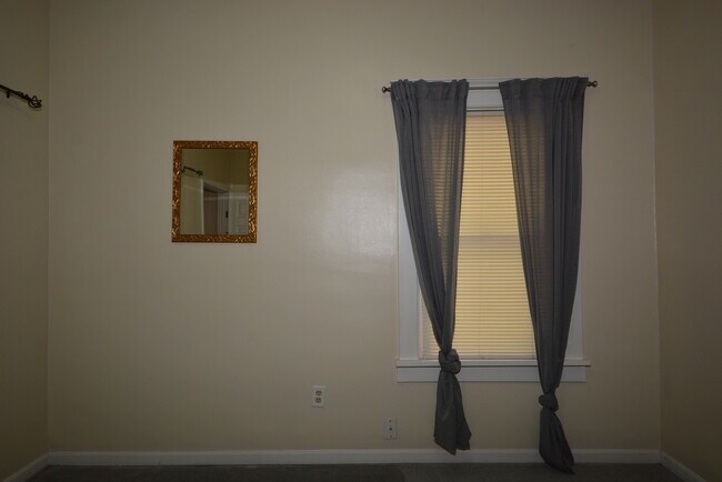 Building Photo - 2837 Hyde Park Plz