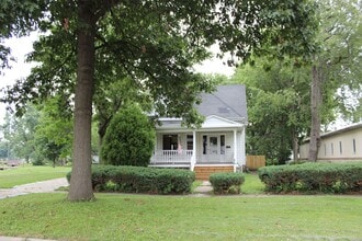 Building Photo - Large House Available for Move-In August 1st!