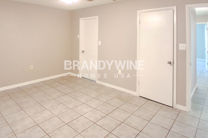 Building Photo - 9923 Woodridge Ct