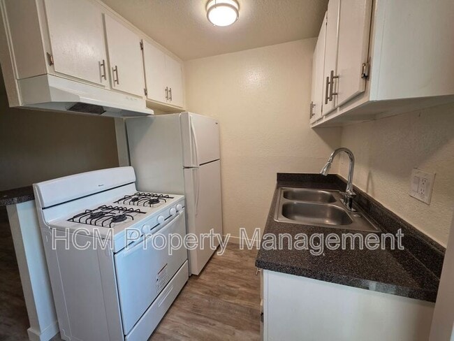 Building Photo - 12850 Branford St