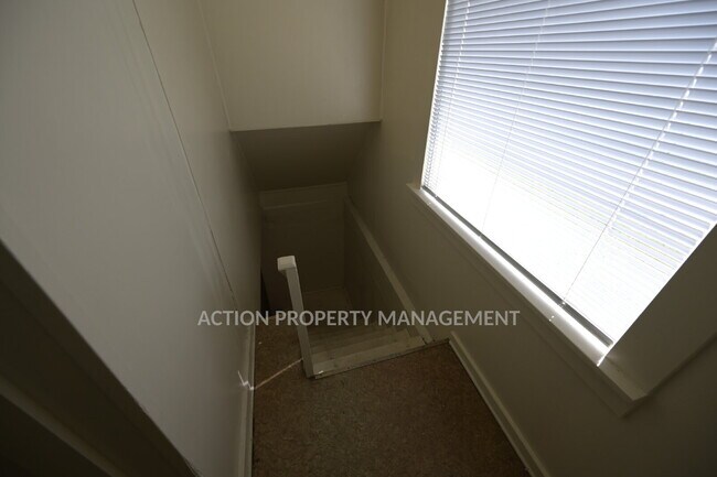 Building Photo - 3 bed 1 bath home in Port Angeles