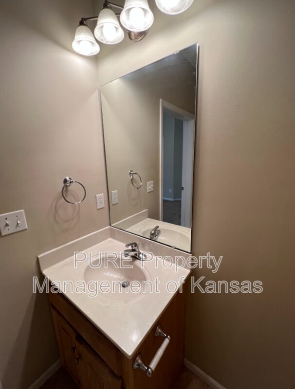 Building Photo - 2707 SE Taurus Ct