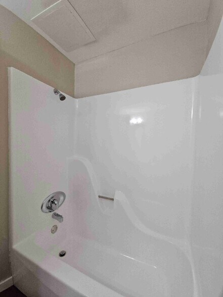 Building Photo - 2040 Indian Point Rd