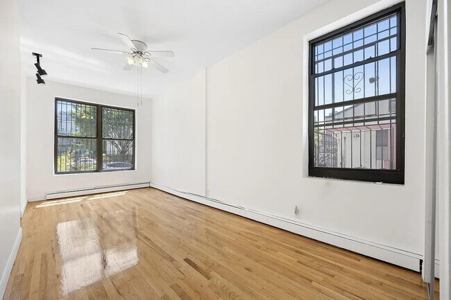 Building Photo - 11-25 47th Ave