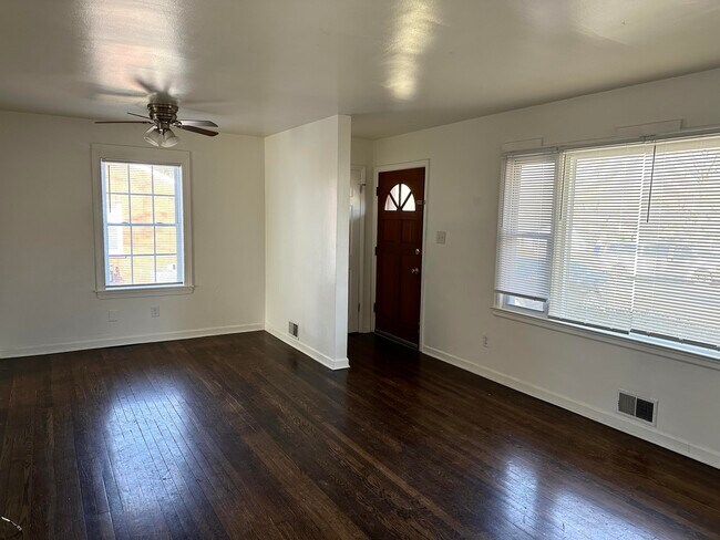 Building Photo - 610 Kent Dr