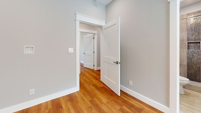Building Photo - 1726 Forest Ave