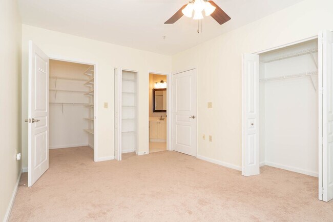 Building Photo - 1 BR 1 BA Condo in Reston