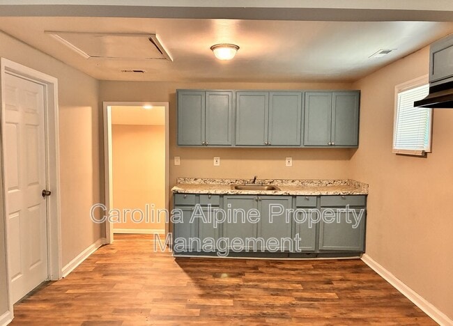 Building Photo - 936 Bond Ave