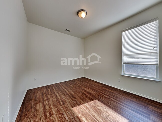 Building Photo - 14300 Cedar Post Dr