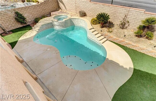 Building Photo - Stunning Home in Gated Community ~ Paseos ...