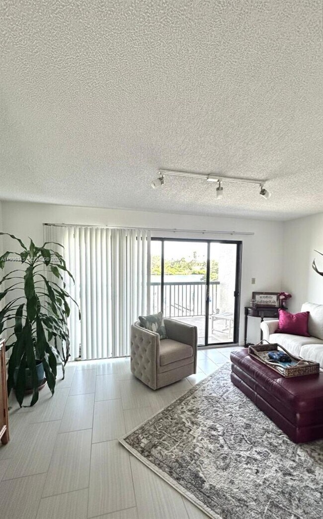 Building Photo - 3111 Pass a Grille Way